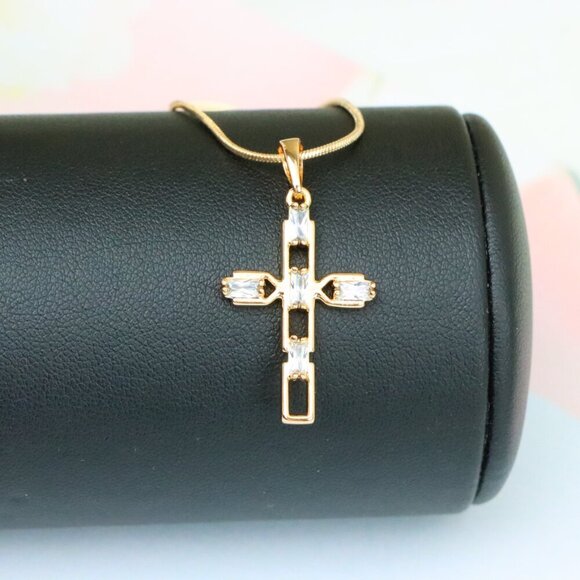 "Rose Gold Cross Pendant with Baguette-Cut White Stones Design, XPPT1607 - Picture 11 of 12